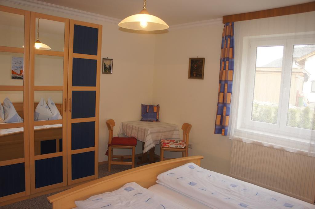 Appartementhaus Alpina Flattach Δωμάτιο φωτογραφία